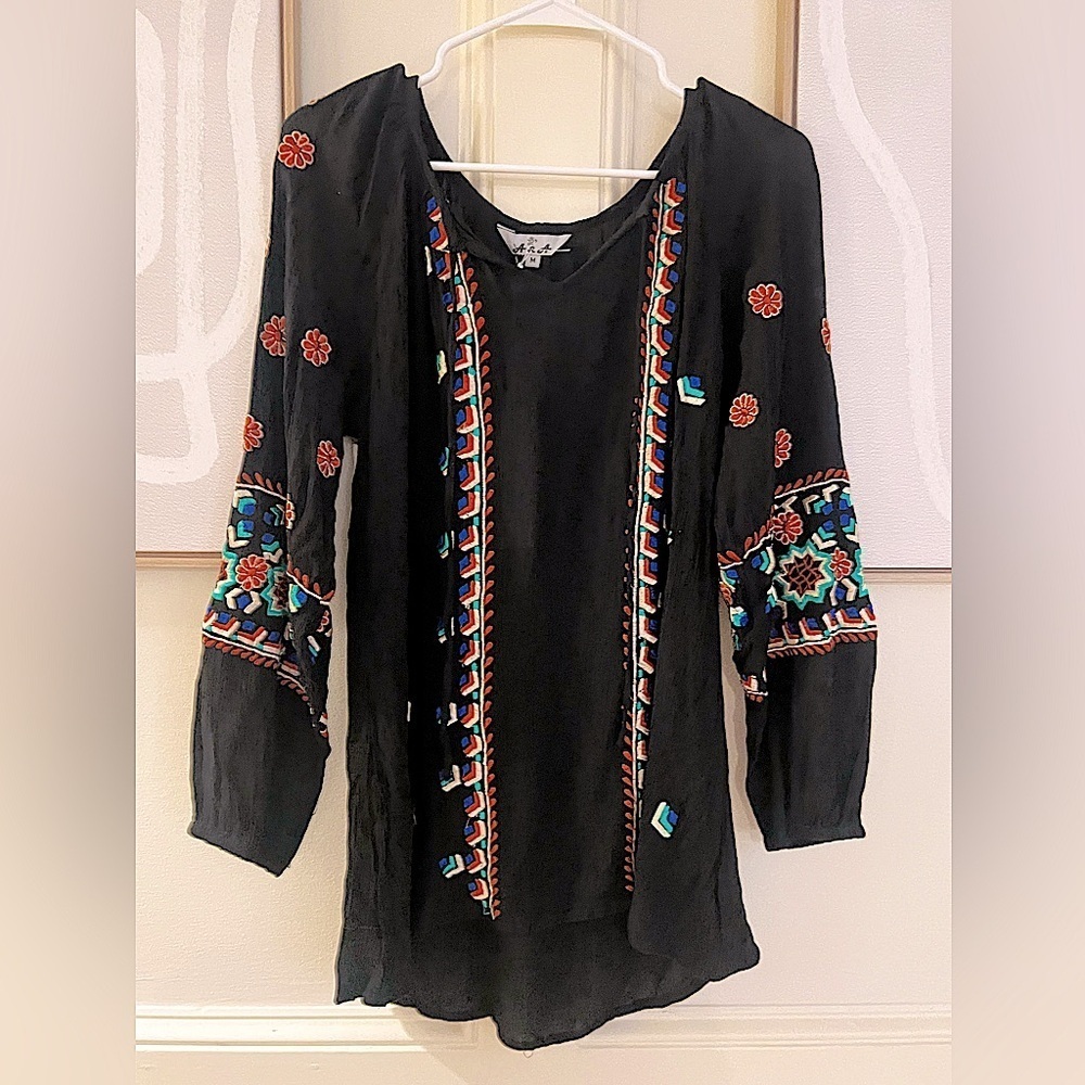 A&A new with tags long sleeved embroidered tunic blouse size medium